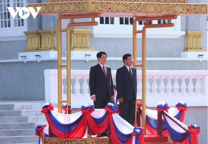 Thongloun Sisoulith chairs official welcome for Vietnamese State leader - 1