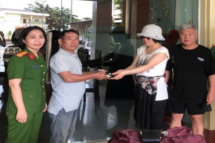 South Korean tourist reunited with lost wallet in Phu Quoc - 1 South Korean tourist reunited with lost wallet in Phu Quoc - 1