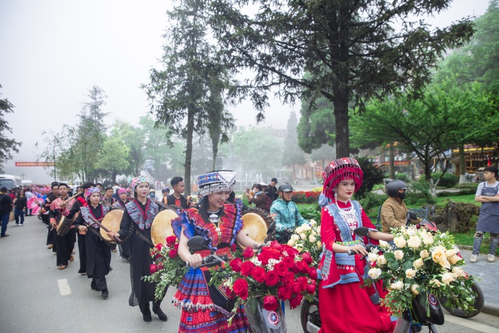 Sapa ​shines ​bright with Fansipan Rose Festival 2025 - 4