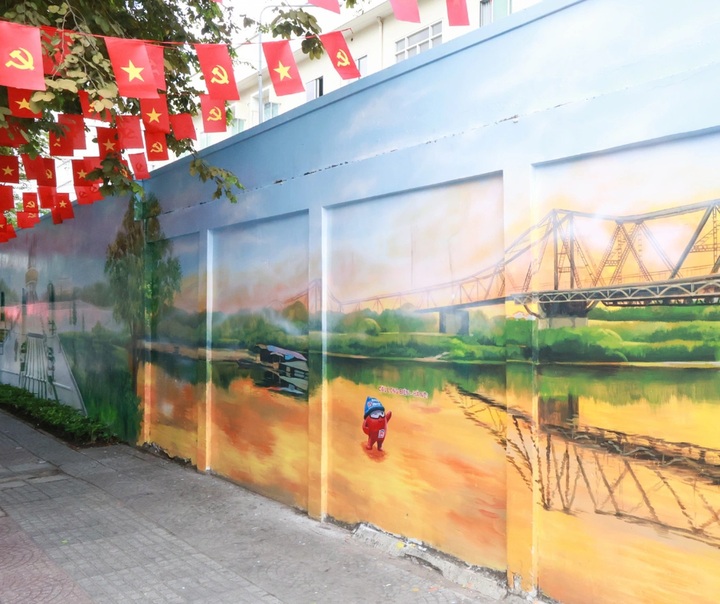 Beautiful Vietnam mural unveiled in HCM City - 3 Beautiful Vietnam mural unveiled in HCM City - 3