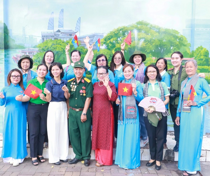 Beautiful Vietnam mural unveiled in HCM City - 2 Beautiful Vietnam mural unveiled in HCM City - 2