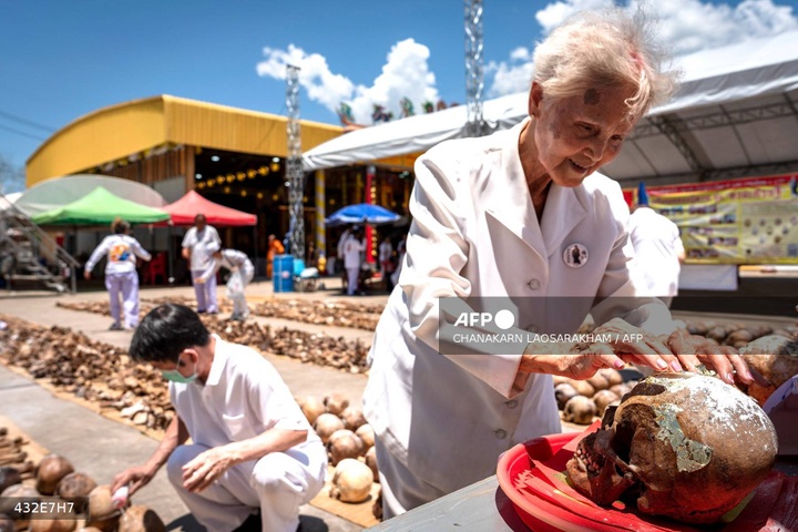 Skulls, smoke and spirits: Thai ceremony for the unclaimed dead - 1