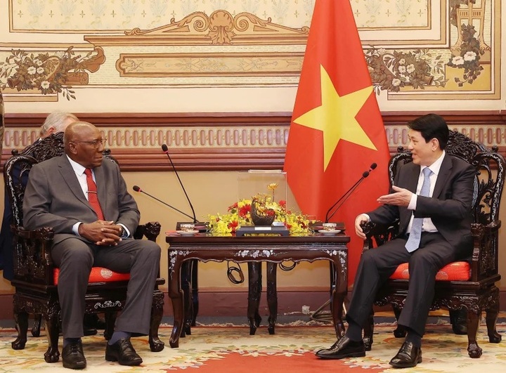 State leader meets with Cuban Vice President in Hanoi - 1