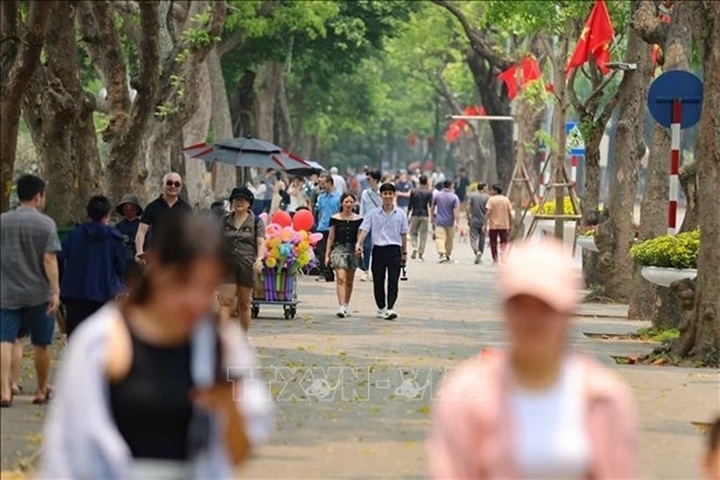 Hanoi hosts vibrant tourism activities during holiday - 1 Hanoi hosts vibrant tourism activities during holiday - 1
