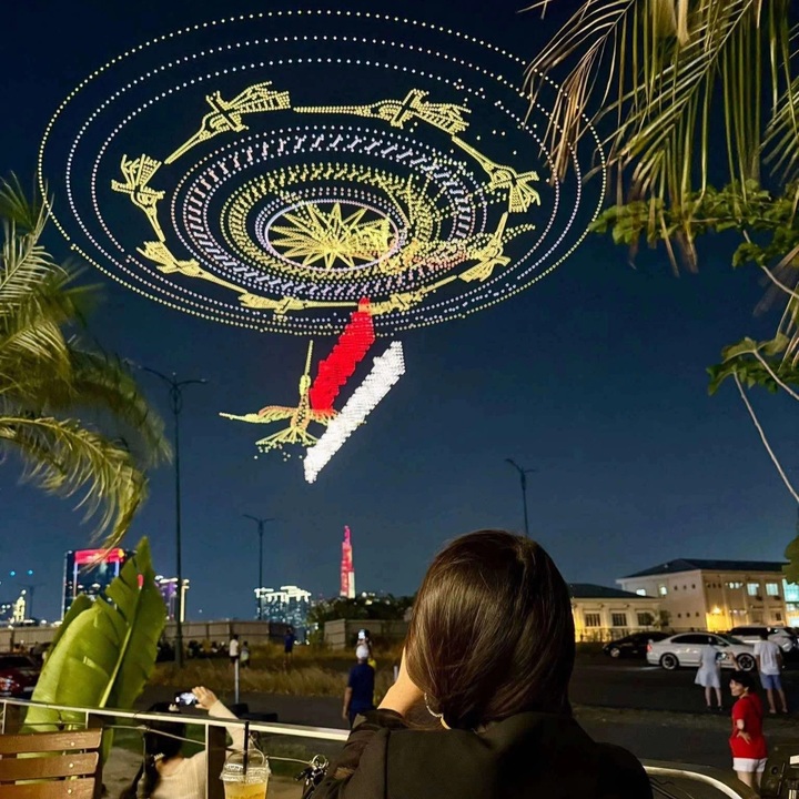 HCM City café offers free drinks for returned lost drones - 1 HCM City café offers free drinks for returned lost drones - 1