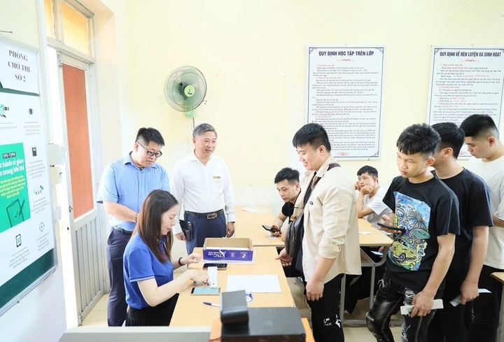 Tens of thousands compete for jobs in South Korea - 1 Tens of thousands compete for jobs in South Korea - 1