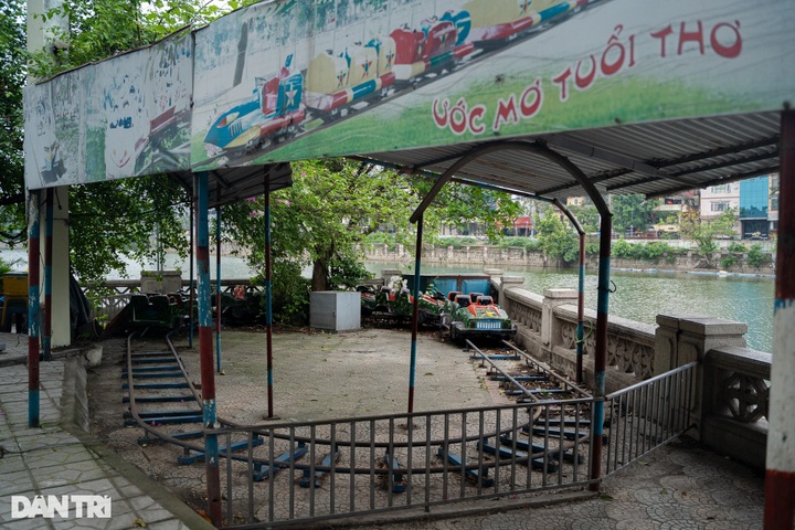 Many parks in Hanoi abandoned for years - 9