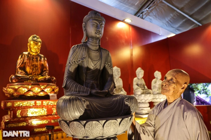 Exhibition featuring national Buddhist treasures held in HCM City - 1
