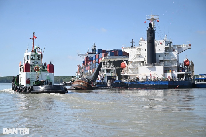 Can Gio oil spill affects many fish cages - 2