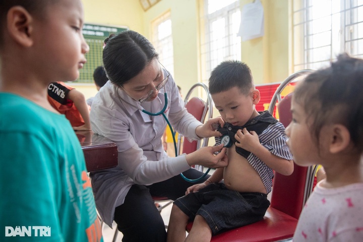 Over 200 students in Nghe An receive free Hepatitis B screenings - 1 Over 200 students in Nghe An receive free Hepatitis B screenings - 1