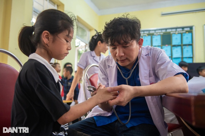 Over 200 students in Nghe An receive free Hepatitis B screenings - 3 Over 200 students in Nghe An receive free Hepatitis B screenings - 3