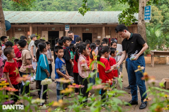 Over 200 students in Nghe An receive free Hepatitis B screenings - 6 Over 200 students in Nghe An receive free Hepatitis B screenings - 6