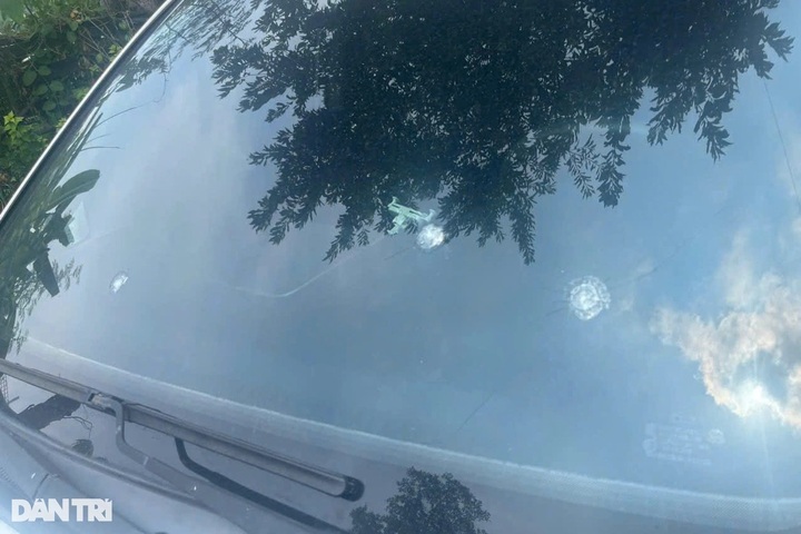 Cars found with shattered windows after overnight parking in HCM City - 1 Cars found with shattered windows after overnight parking in HCM City - 1