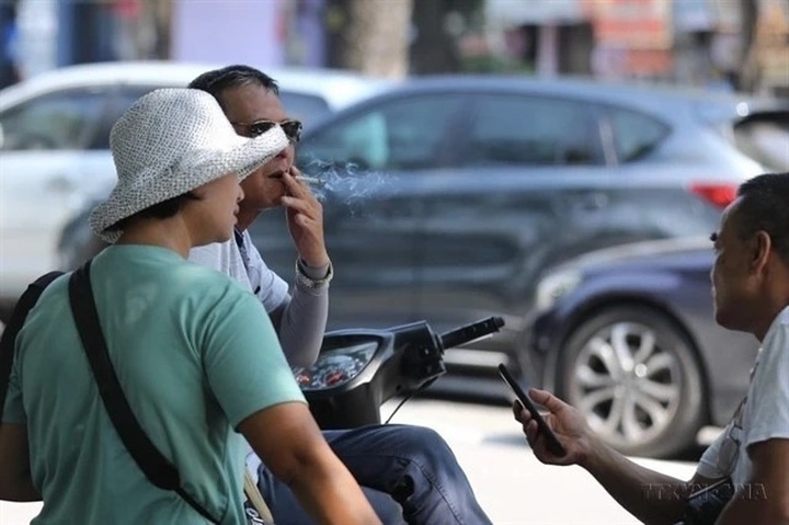 Vietnam urged to increase tobacco tax to curb smoking - 1 Vietnam urged to increase tobacco tax to curb smoking - 1