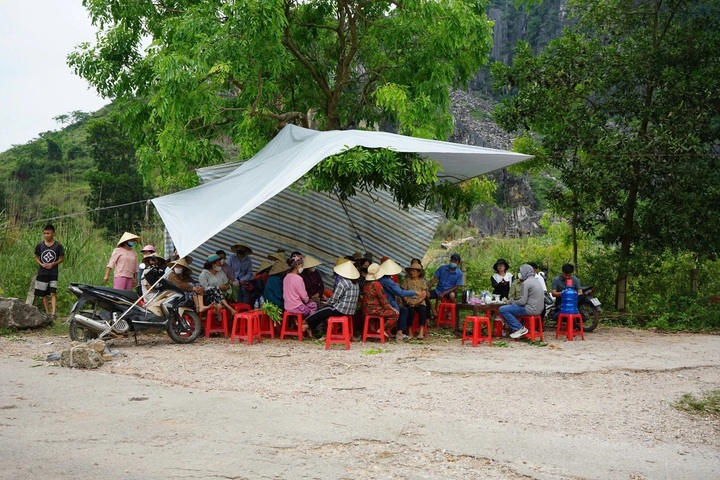 Thanh Hoa City hit by waste facility protest - 3