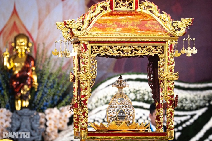 Quan Su Pagoda opens overnight for Buddha’s relic veneration - 1 Quan Su Pagoda opens overnight for Buddha’s relic veneration - 1