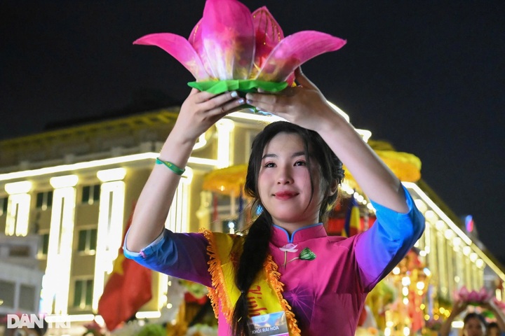 Thousands join procession of Buddha’s relics in Hanoi - 7