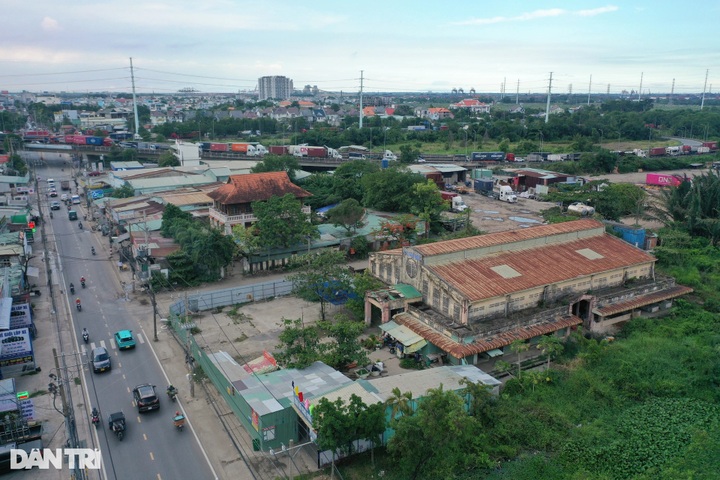 Multi-billion dong markets lie abandoned in HCM City - 3