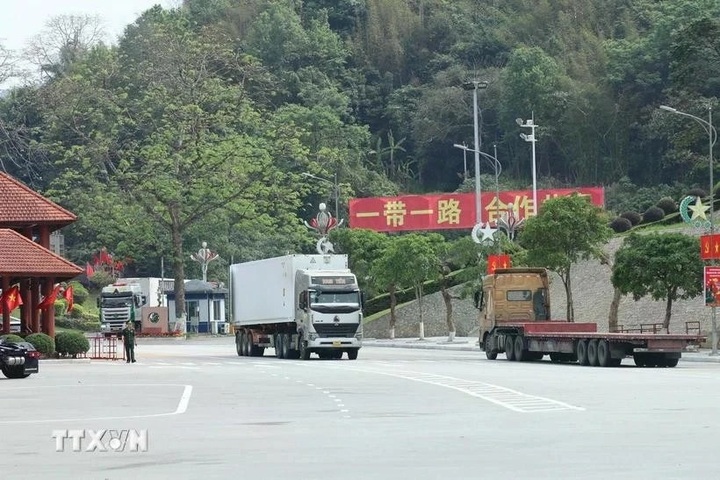 New Vietnam-China int'l road transport route opens - 1 New Vietnam-China int'l road transport route opens - 1