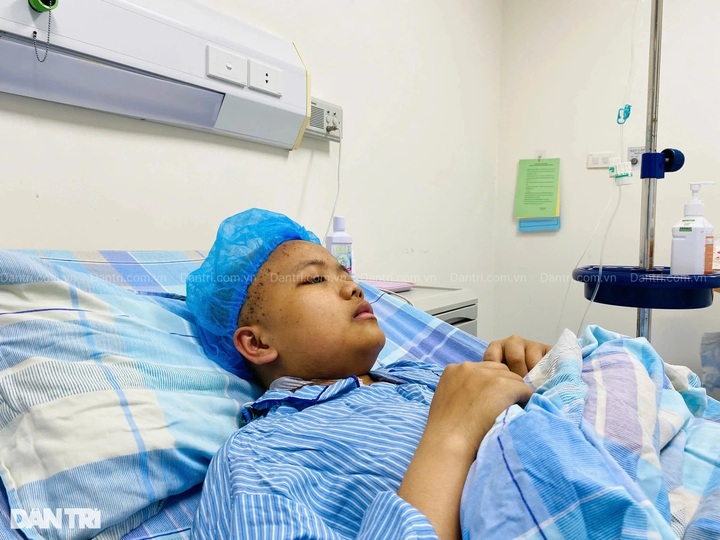 Teenage leukaemia patient receives nearly VND600 million in donations - 1 Teenage leukaemia patient receives nearly VND600 million in donations - 1