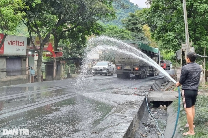 Coal dust blankets homes and schools in Quang Tri - 1