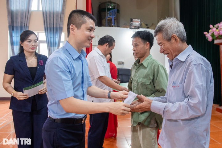 Dantri inaugurates four houses for disadvantaged families in Lao Cai - 5