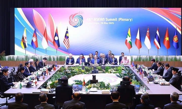 Vietnamese Prime Minister proposes three priorities at 46th ASEAN Summit - 2 Vietnamese Prime Minister proposes three priorities at 46th ASEAN Summit - 2