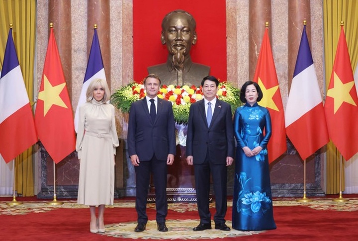 Welcome ceremony held for French President in Hanoi - 2 Welcome ceremony held for French President in Hanoi - 2