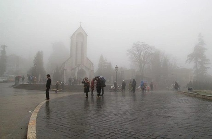 Sapa shivers in rare summer cold snap - 1 Sapa shivers in rare summer cold snap - 1