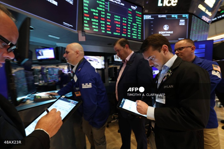 Asian equities boosted by US court's tariff ruling, Nvidia results - 1