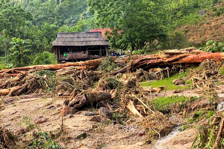Devastation after flash flood ravages remote village in Nghe An - 1 Devastation after flash flood ravages remote village in Nghe An - 1