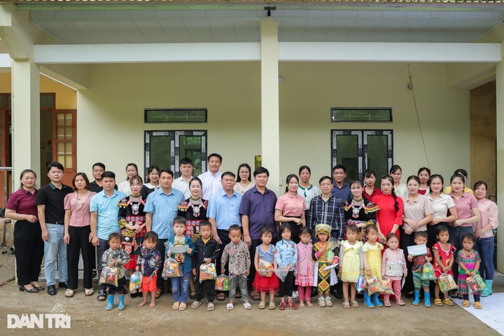 Dantri inaugurates new classroom and five homes in Cao Bang - 3 Dantri inaugurates new classroom and five homes in Cao Bang - 3