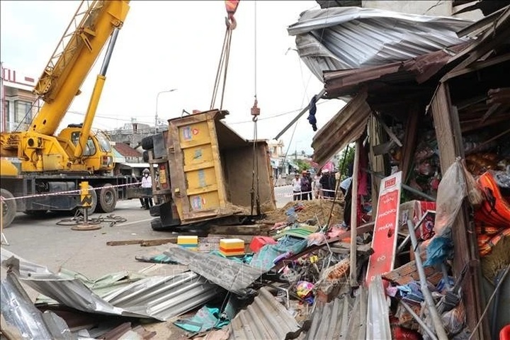 Vietnam sees sharp drop in traffic accidents in five months - 1