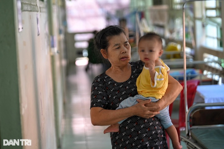 Hand, foot and mouth cases surge at HCM City hospital - 2