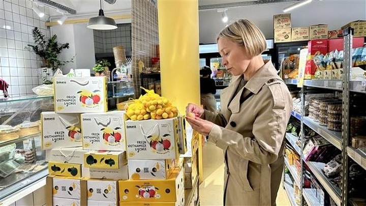 First batch of this year's crop lychee reaches Paris - 2