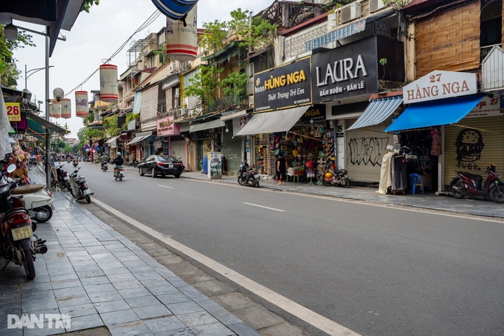 Hanoi's Old Quarter fashion stores face wave of shutdowns - 1 Hanoi's Old Quarter fashion stores face wave of shutdowns - 1