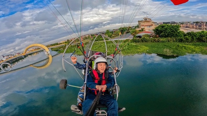 Hoi An launches first-ever paragliding tour over ancient town - 2 Hoi An launches first-ever paragliding tour over ancient town - 2