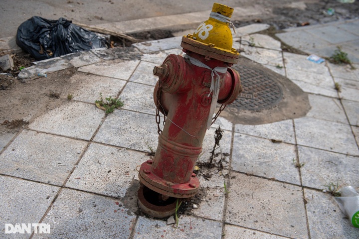 Hanoi road deteriorates only a year after opening - 2 Hanoi road deteriorates only a year after opening - 2