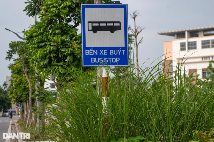Hanoi road deteriorates only a year after opening - 3 Hanoi road deteriorates only a year after opening - 3
