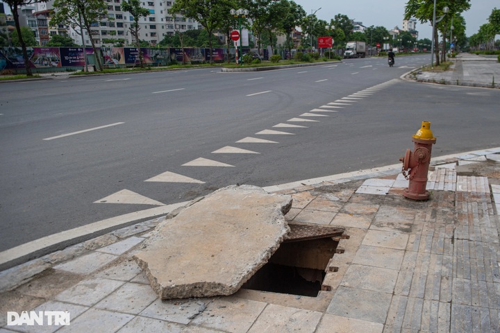 Hanoi road deteriorates only a year after opening - 5 Hanoi road deteriorates only a year after opening - 5