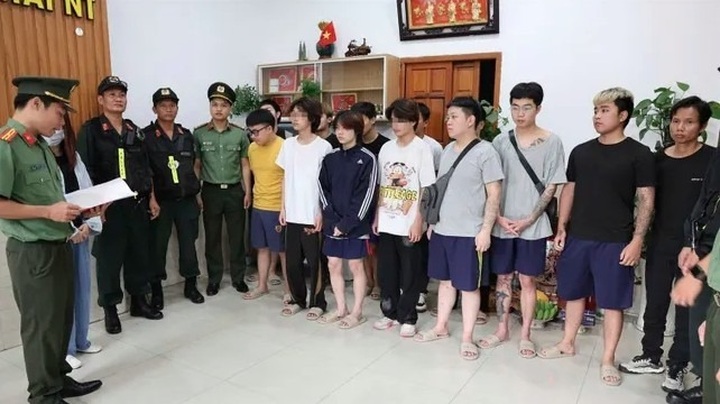 Police deport 15 Chinese nationals for illegal entry - 1 Police deport 15 Chinese nationals for illegal entry - 1
