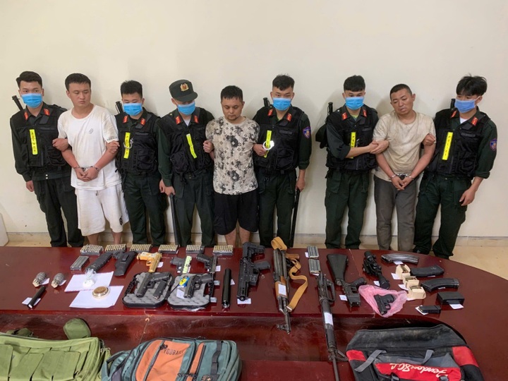Chinese nationals arrested for smuggling weapons across Vietnam border - 1 Chinese nationals arrested for smuggling weapons across Vietnam border - 1