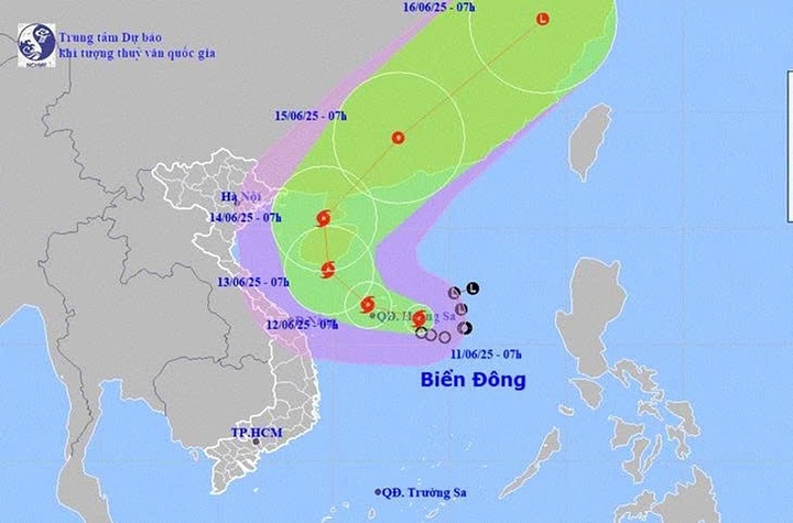 Tropical storm Wutip churns along central coast, heavy rain expected - 1 Tropical storm Wutip churns along central coast, heavy rain expected - 1