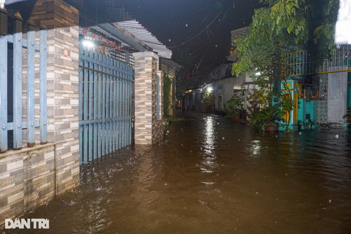 Heavy rainfall floods residential areas in Danang - 1 Heavy rainfall floods residential areas in Danang - 1