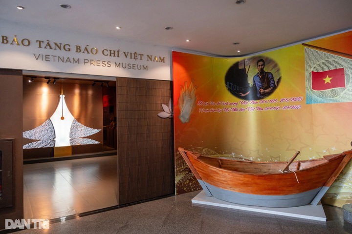 Thousands of rare artefacts preserved at Vietnam Press Museum - 1