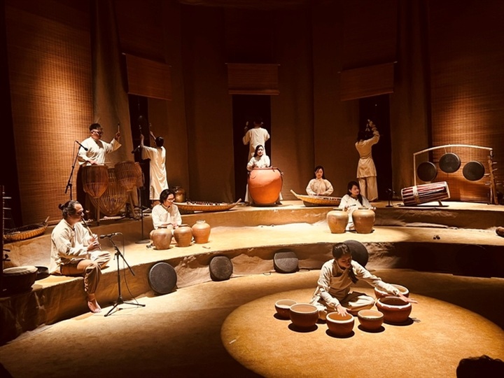 Gom Show blends ceramic heritage with contemporary Vietnamese sound - 1