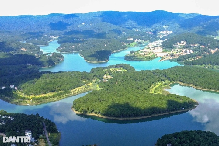 Man missing after being swept away at Dalat lake - 1 Man missing after being swept away at Dalat lake - 1