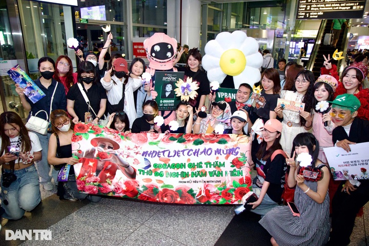 Vietnamese fans give warm welcome to G-Dragon in Hanoi - 2 Vietnamese fans give warm welcome to G-Dragon in Hanoi - 2