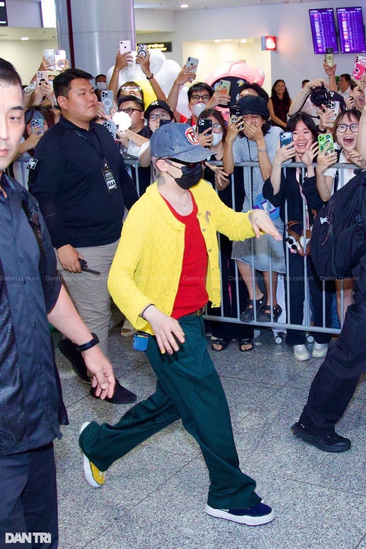 Vietnamese fans give warm welcome to G-Dragon in Hanoi - 8 Vietnamese fans give warm welcome to G-Dragon in Hanoi - 8