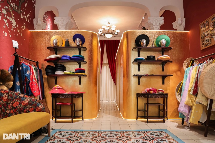 Instant-photo craze captivates young people in Hanoi - 2